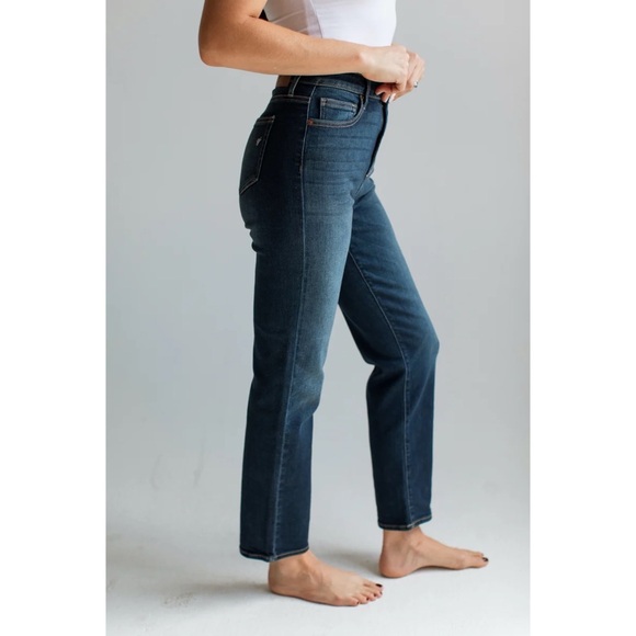 CJLA Carly Jean Chrissy Classic Vintage High Rise Straight Jeans in Dark Wash 17 - Picture 3 of 15